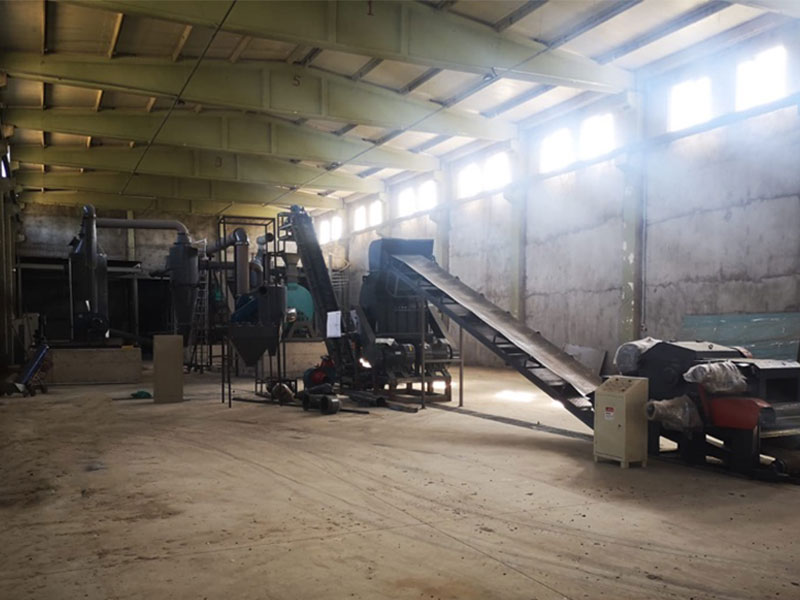 Instalación de Máquina para Hacer Carbón de Cascarilla de Arroz